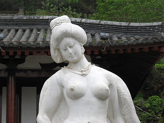 Yang Guifei statue at Huaqing Hot Springs Yang Guifei